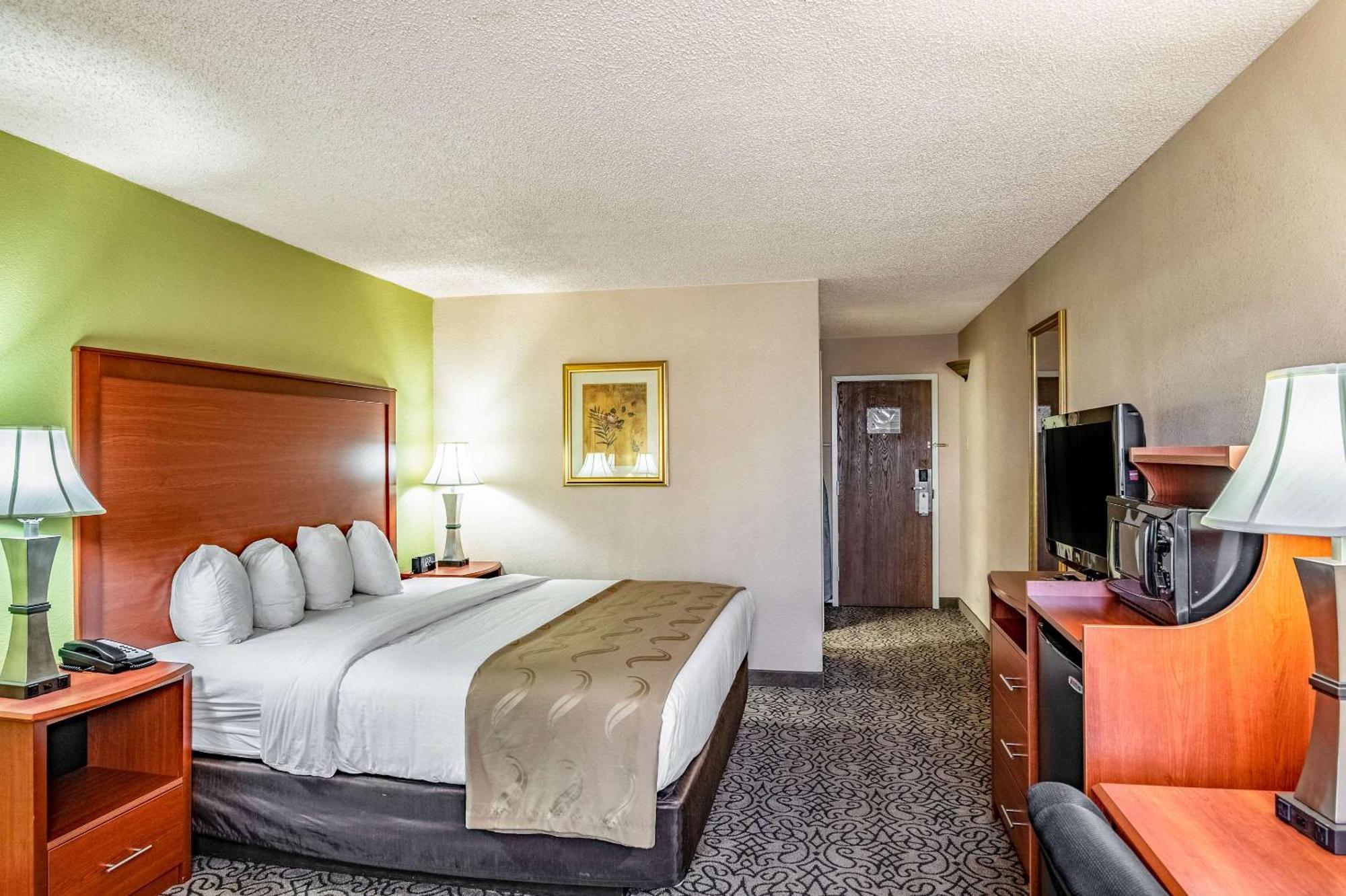 Quality Inn Тринидад Экстерьер фото