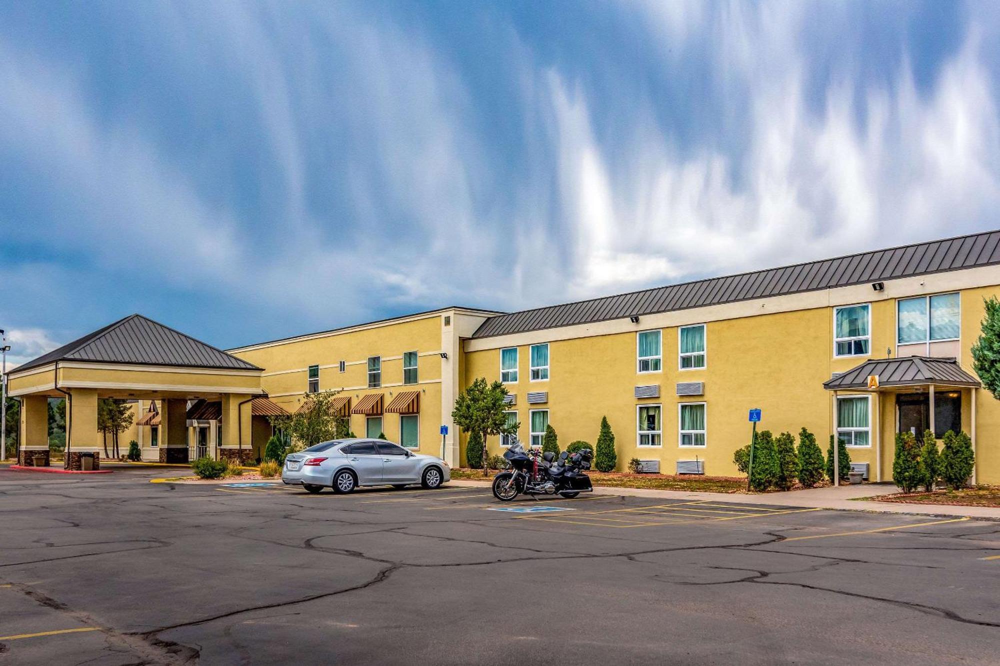 Quality Inn Тринидад Экстерьер фото