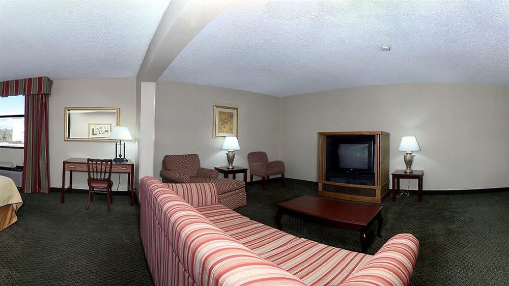 Quality Inn Тринидад Экстерьер фото