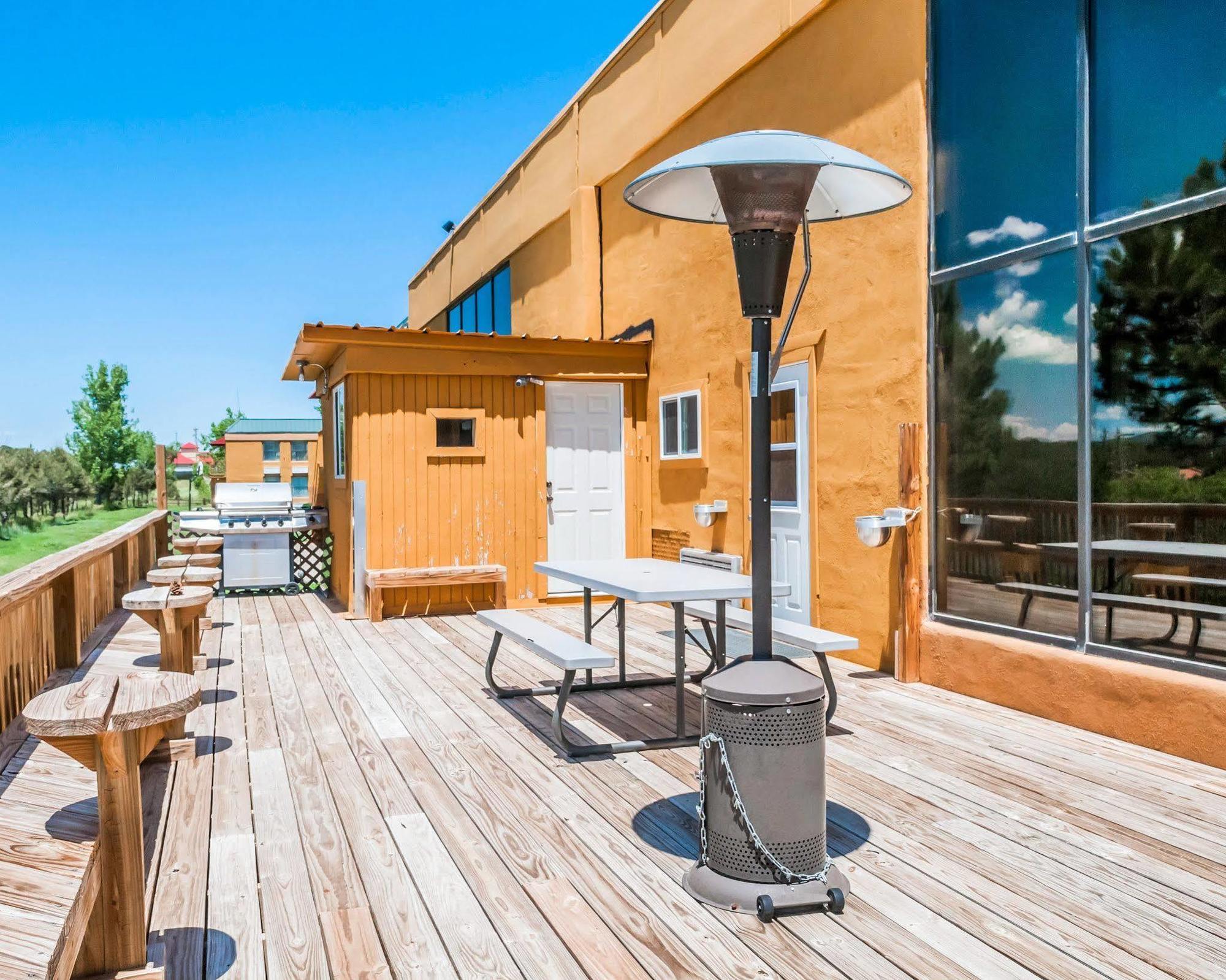 Quality Inn Тринидад Экстерьер фото