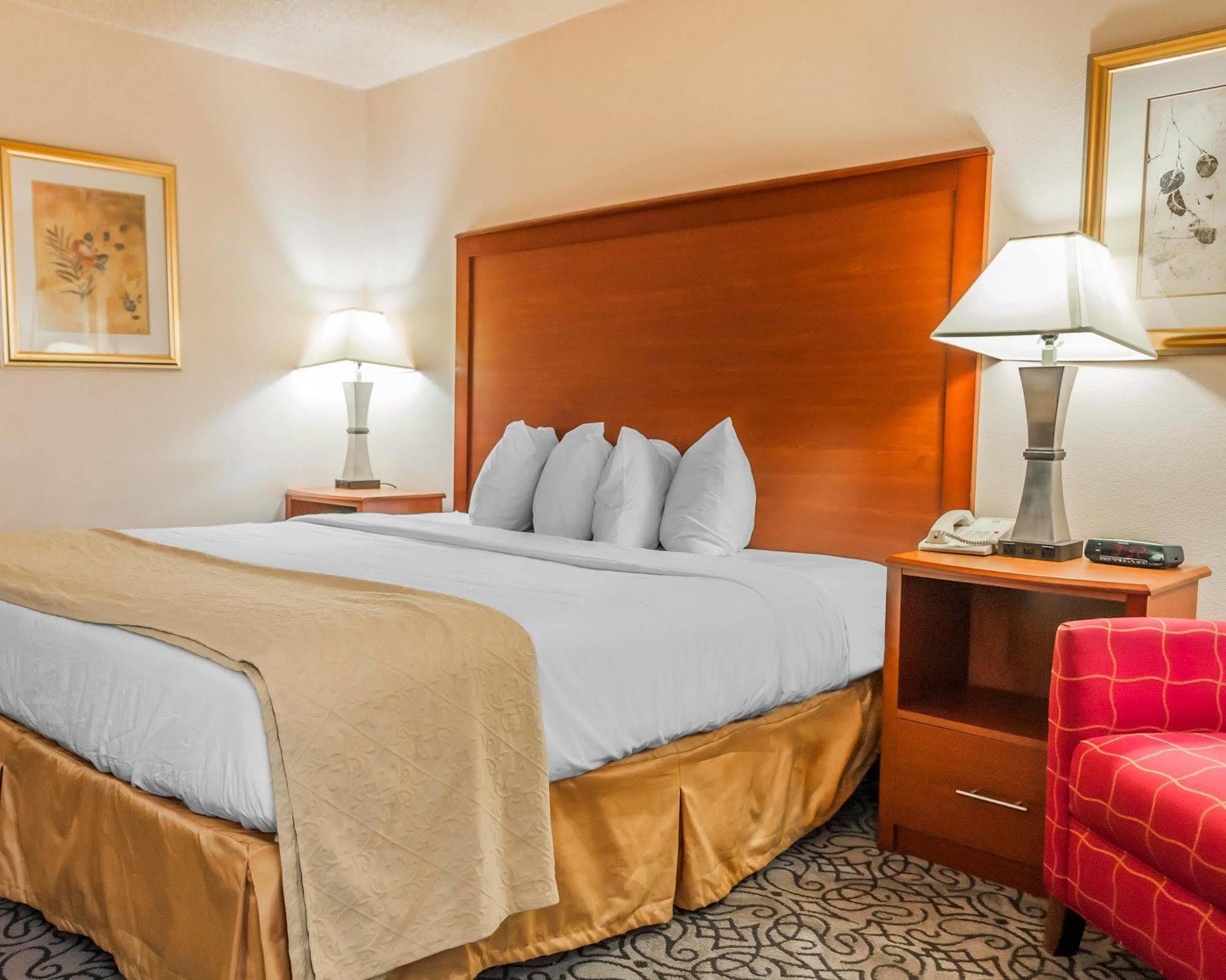 Quality Inn Тринидад Экстерьер фото